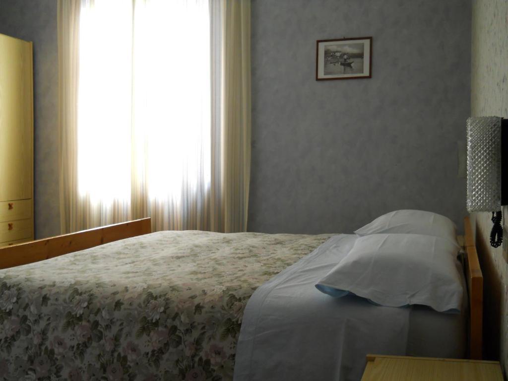 Hotel Del Pesce Luino Pokoj fotografie