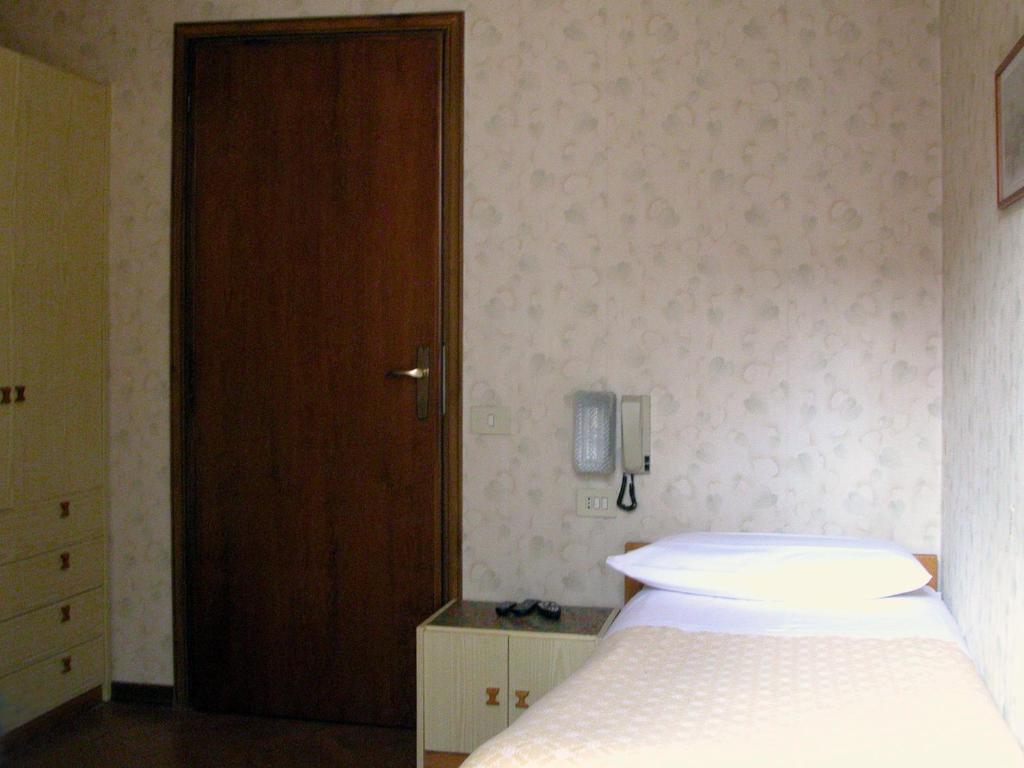 Hotel Del Pesce Luino Pokoj fotografie