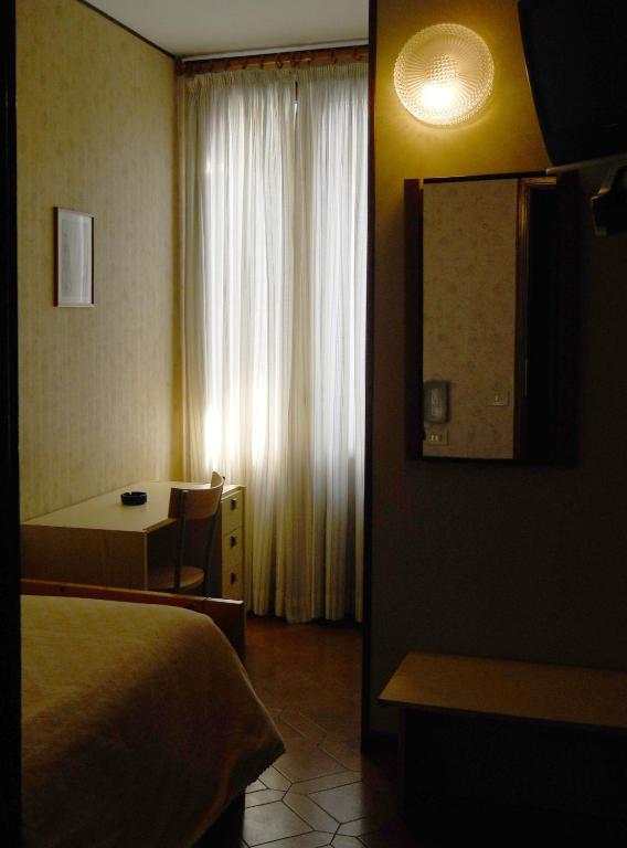 Hotel Del Pesce Luino Pokoj fotografie