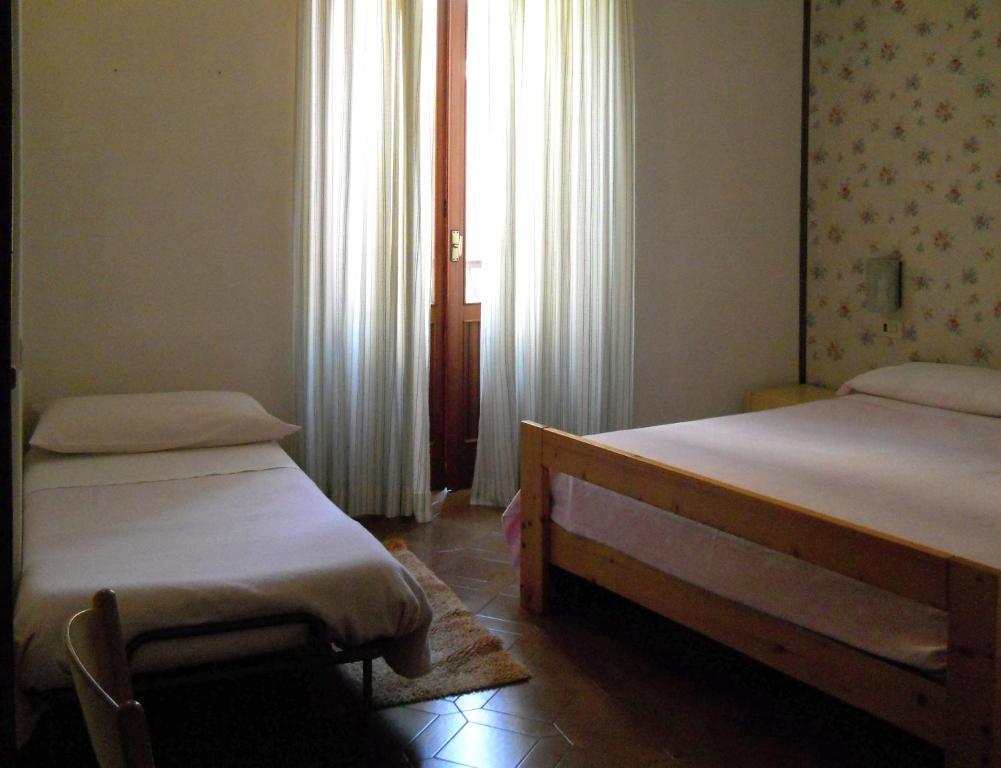 Hotel Del Pesce Luino Pokoj fotografie